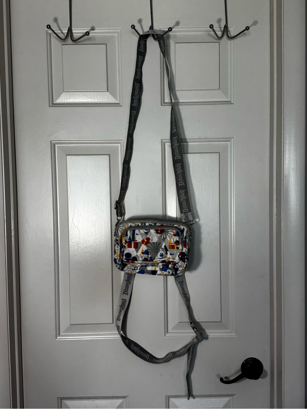 Multicolor Geometric Print Crossbody Bag with Gray Strap